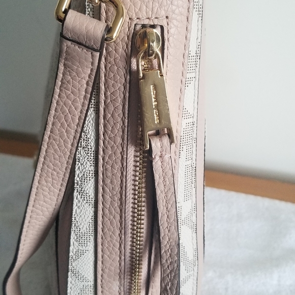 Michael kors crossbody - large - purse NWT - Picture 2 of 6